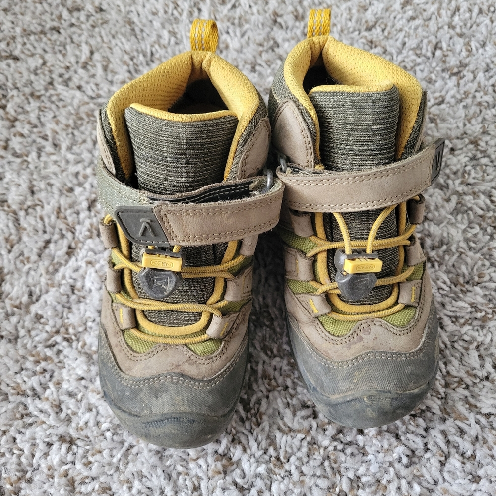 Keen kids hiking shoes. Size 11 EUC
